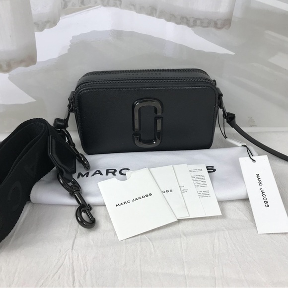 Marc Jacobs Black Crossbody Bag with Logo Accent - Picture 2 of 11